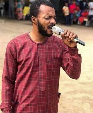 Lady caught on camera caressing a man in Ebuka Obi’s church during service