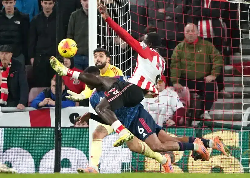 EPL: Sunderland late acrobatics halt Arsenal title charge