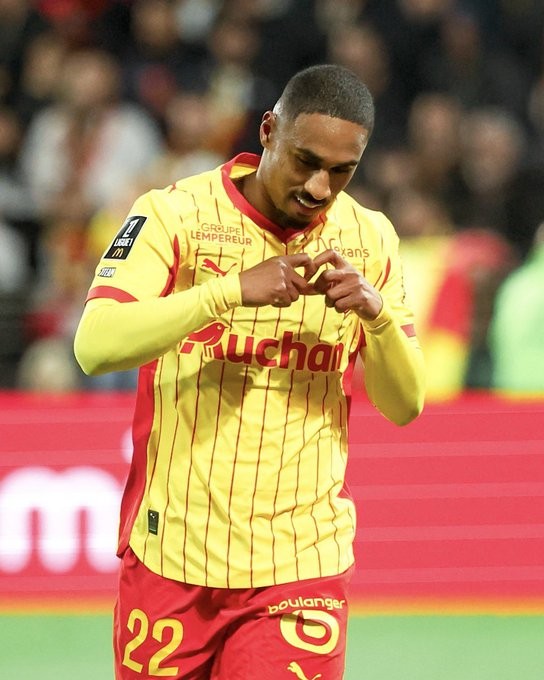 Lens win Ligue 1 mid-season title and get an 8th successive win in all matches